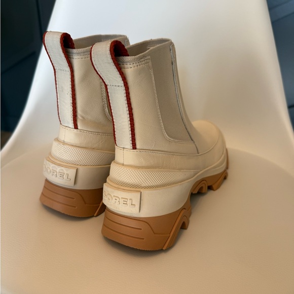 Sorel Cream Ankle Boots with Tan Soles - Picture 9 of 10